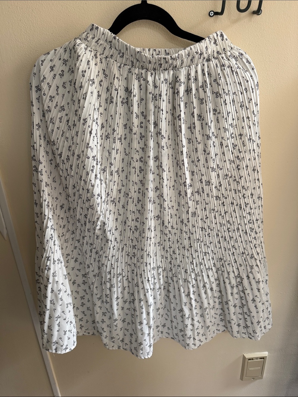 White Floral Pleated A-Line Skirt
